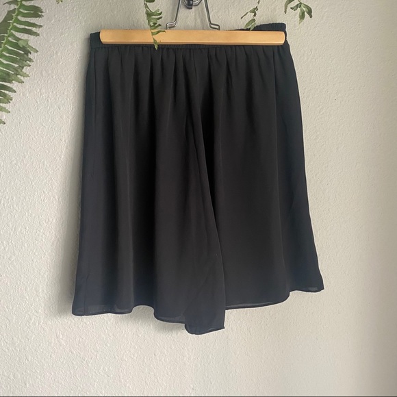 Iora high waisted dress shorts size medium - Picture 4 of 7